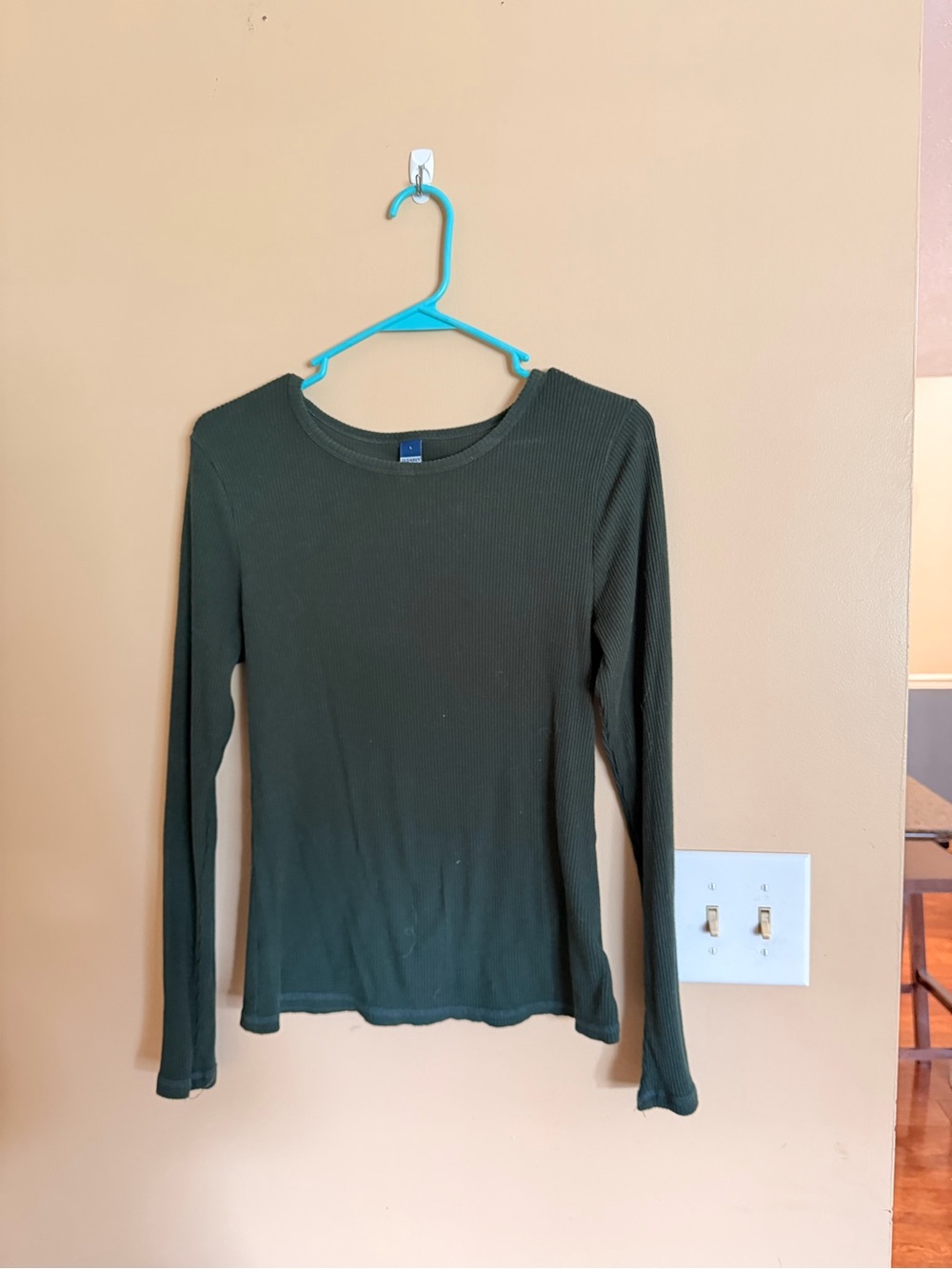 Long-Sleeve Ribbed Crewneck Top - Olive Green